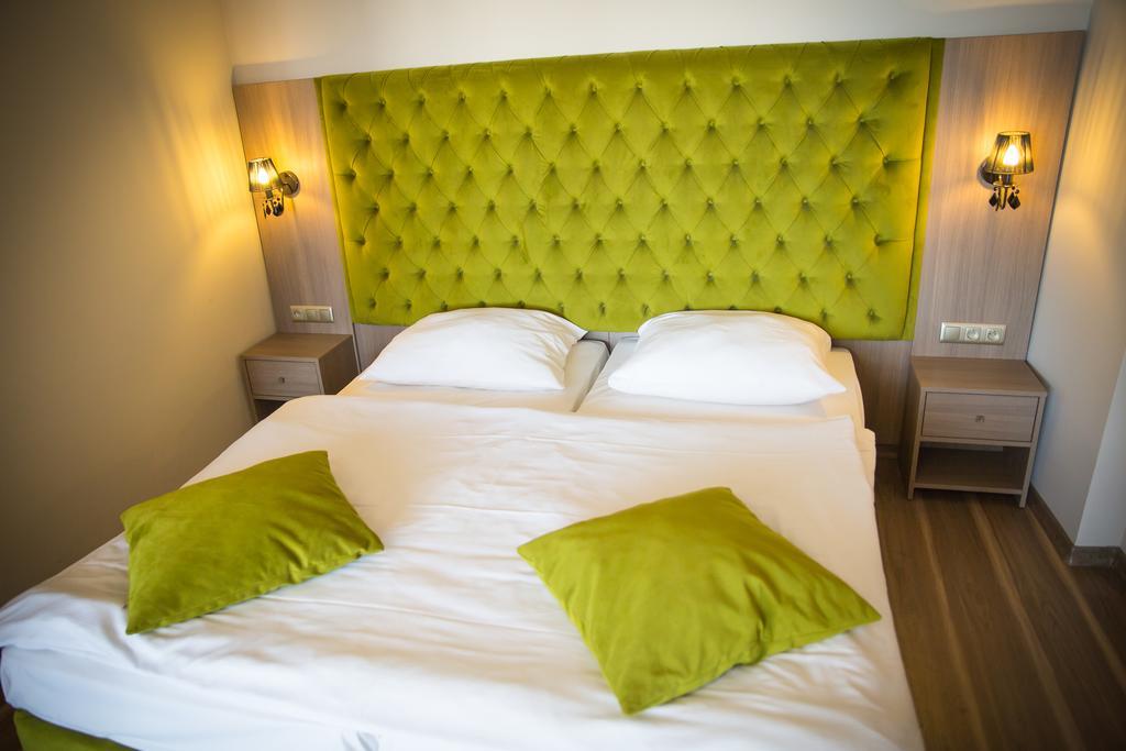 Hotel Srodmiejski Zielona Gora  Bagian luar foto