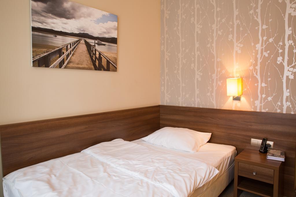 Hotel Srodmiejski Zielona Gora  Bagian luar foto