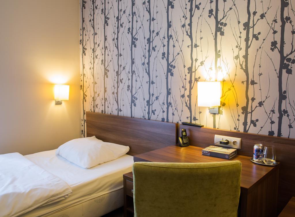 Hotel Srodmiejski Zielona Gora  Bagian luar foto