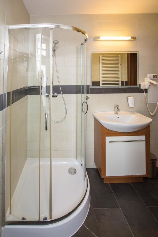 Hotel Srodmiejski Zielona Gora  Bagian luar foto