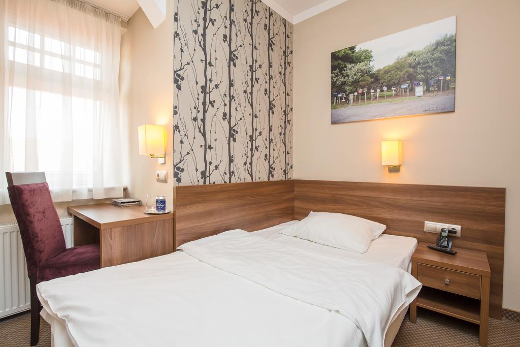 Hotel Srodmiejski Zielona Gora  Bagian luar foto