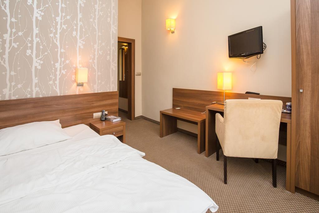 Hotel Srodmiejski Zielona Gora  Bagian luar foto