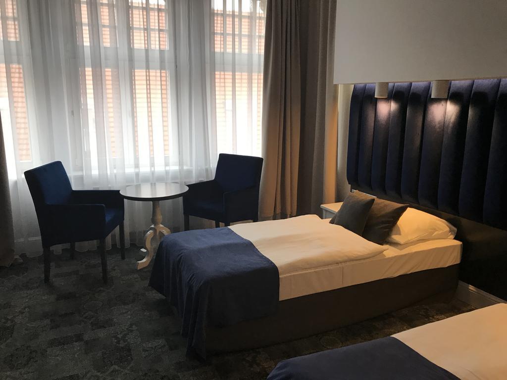 Hotel Srodmiejski Zielona Gora  Bagian luar foto