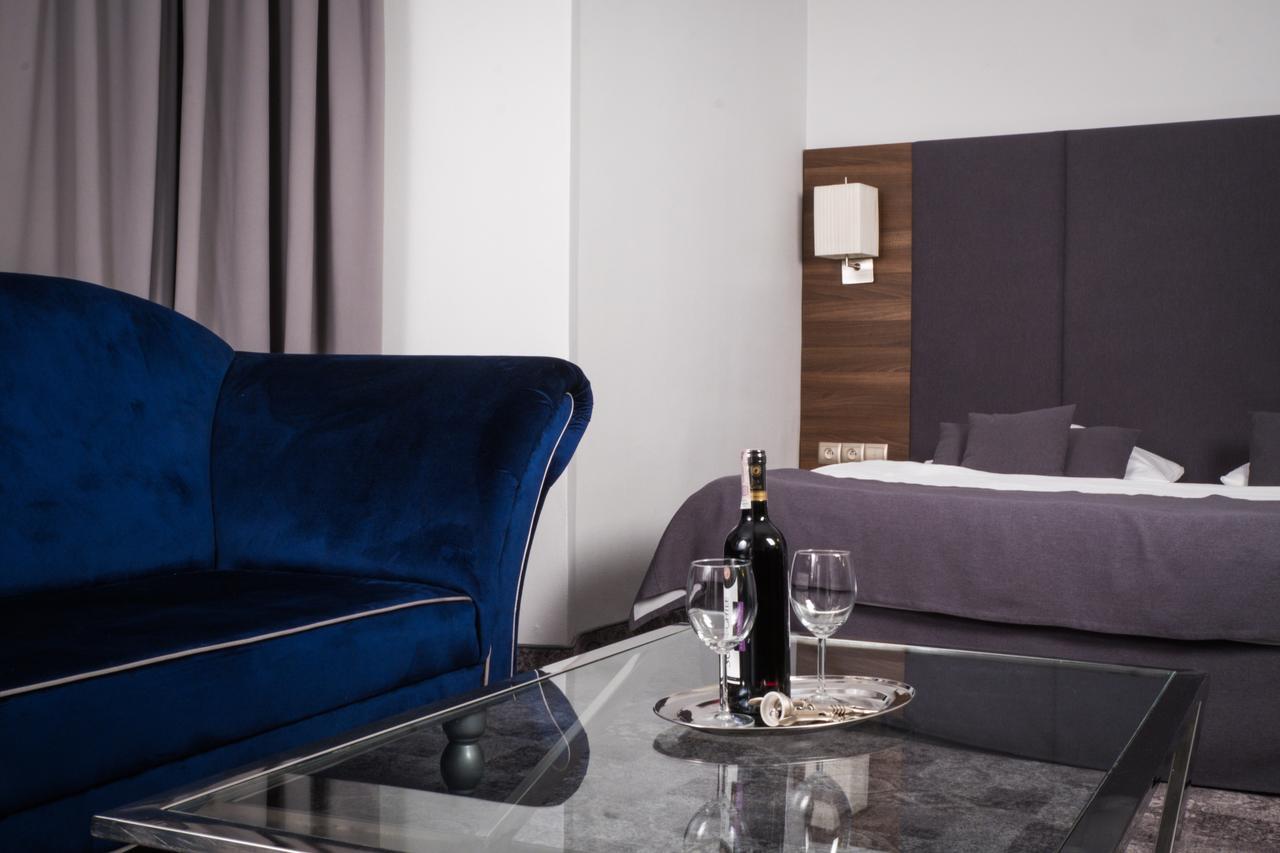 Hotel Srodmiejski Zielona Gora  Bagian luar foto