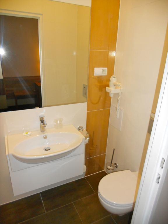 Hotel Srodmiejski Zielona Gora  Ruang foto