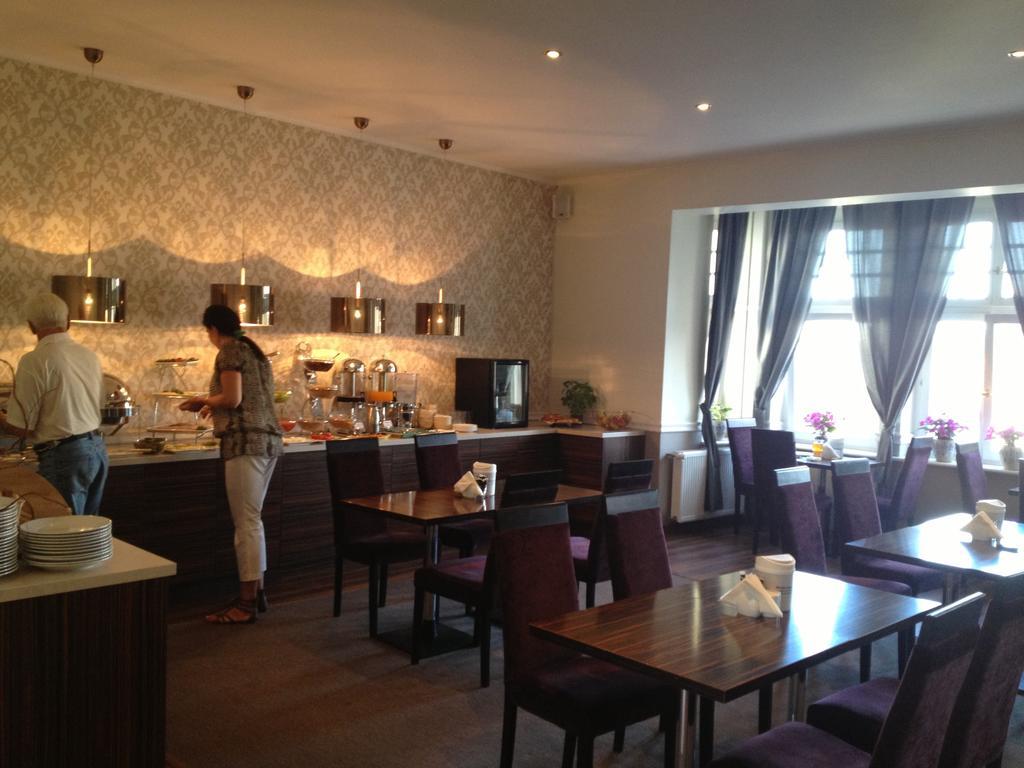 Hotel Srodmiejski Zielona Gora  Bagian luar foto